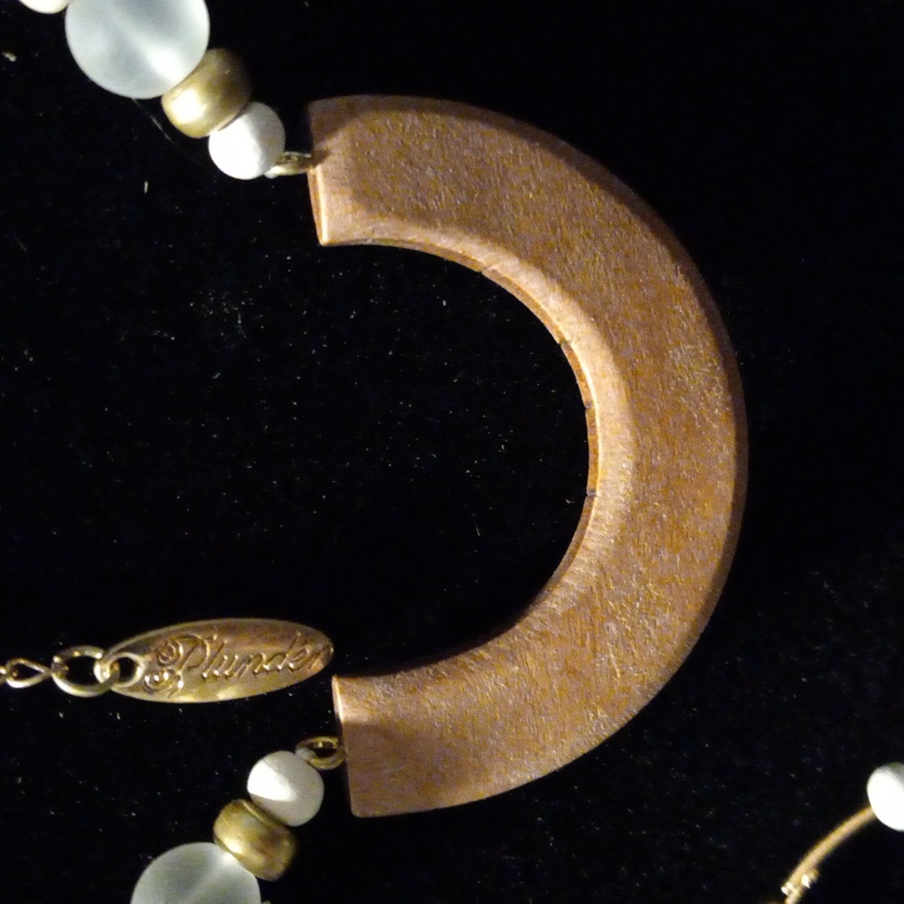 Plunder necklace and earrings - Picture 5 of 7